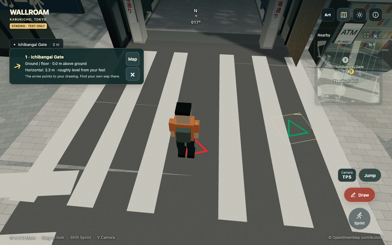 ゲーム内の一番街入口。道路のらくがきと、作品の場所を示す地図。